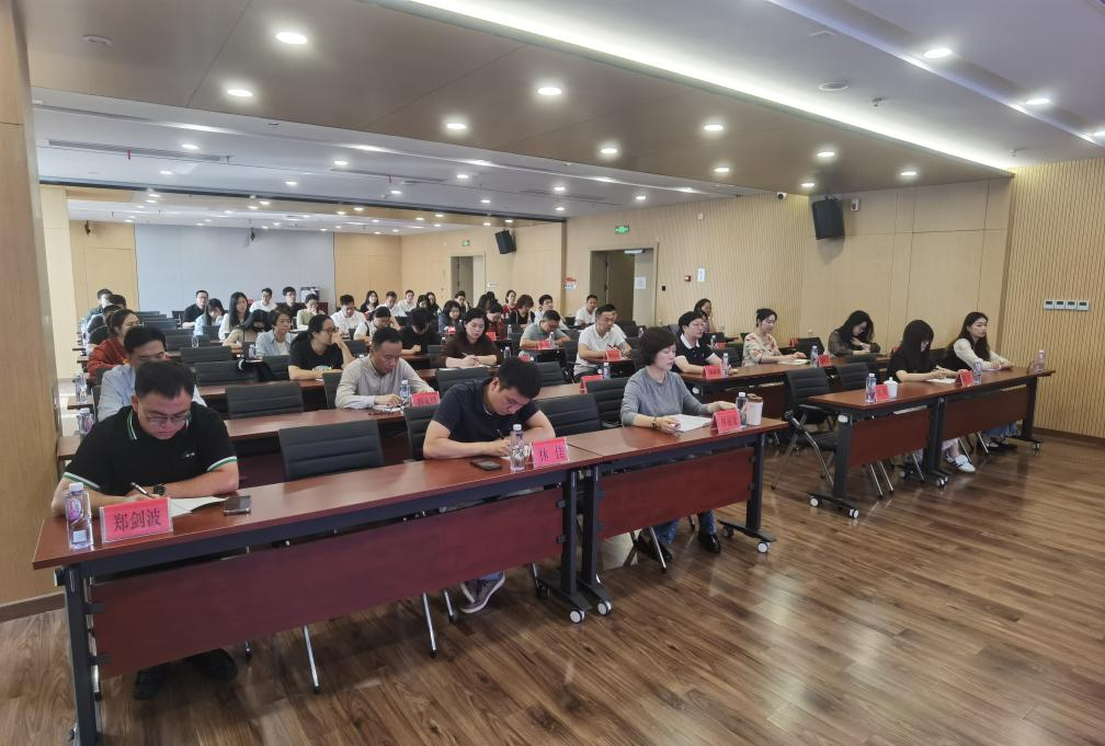 H动画
举办人资、党建专题培训会