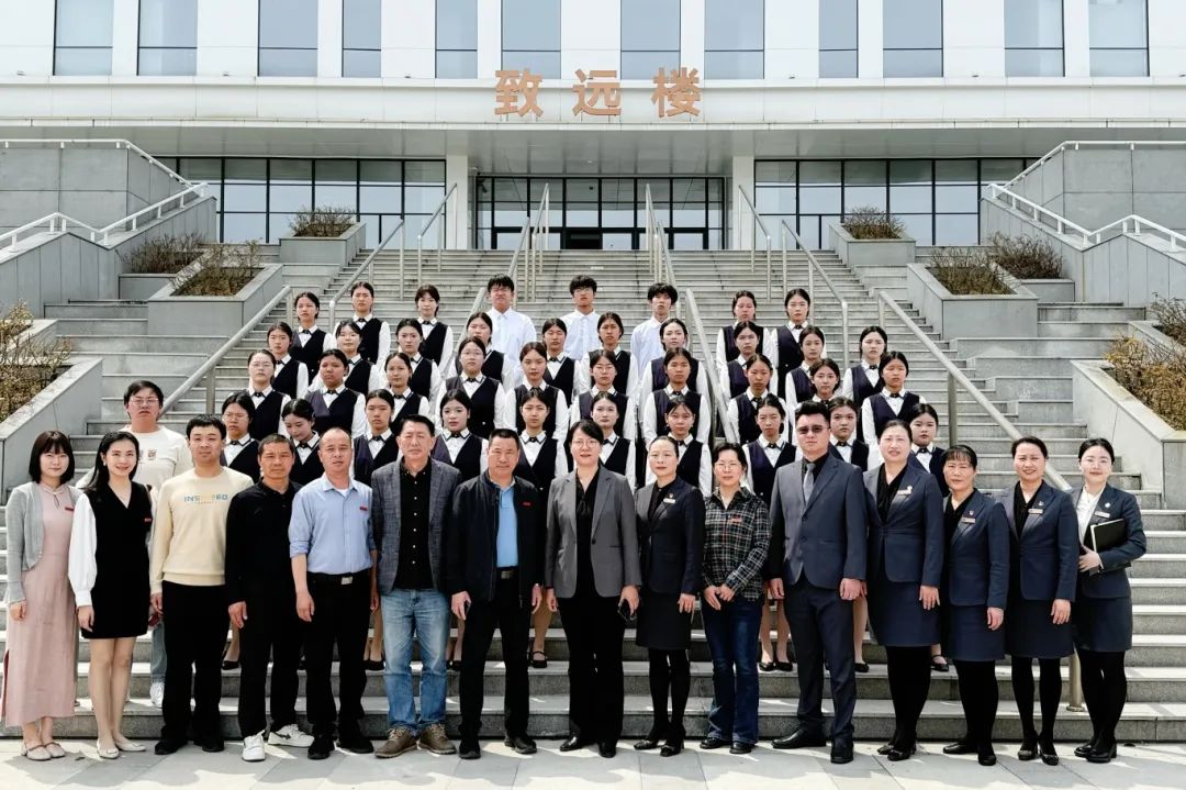 校企携手育人才 礼仪培训展新篇——H动画
下属企业三都澳大酒店有限公司宁德分公司与宁德技师学院开展校企合作