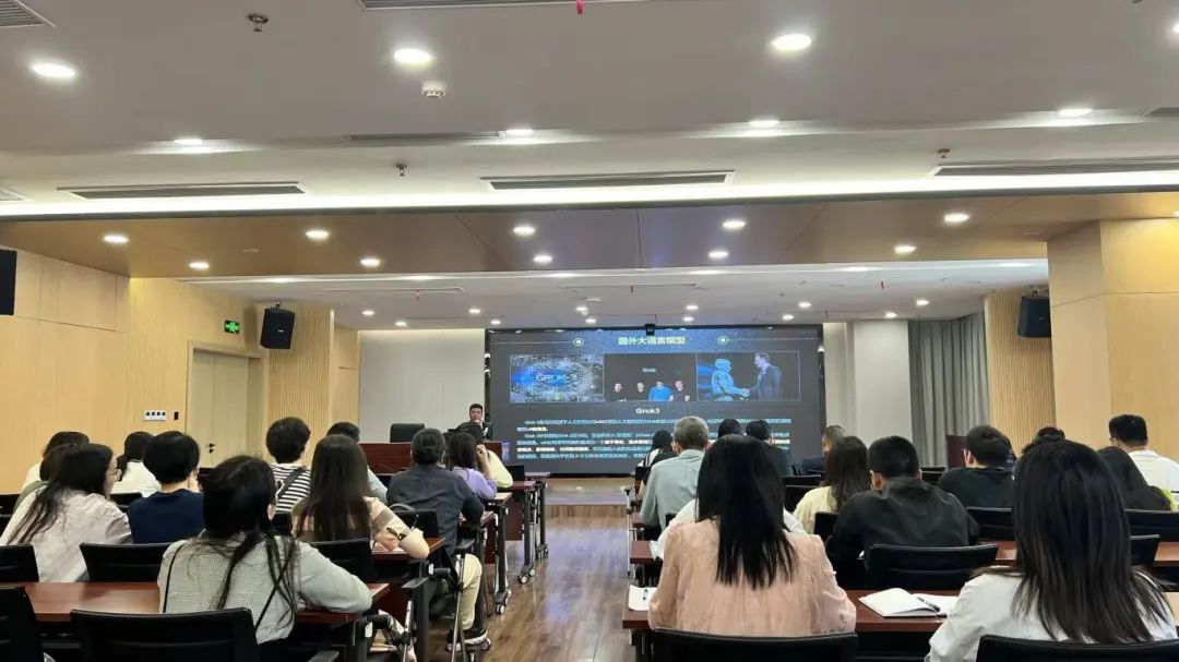 H动画
开展“AI赋能政企文宣”培训活动