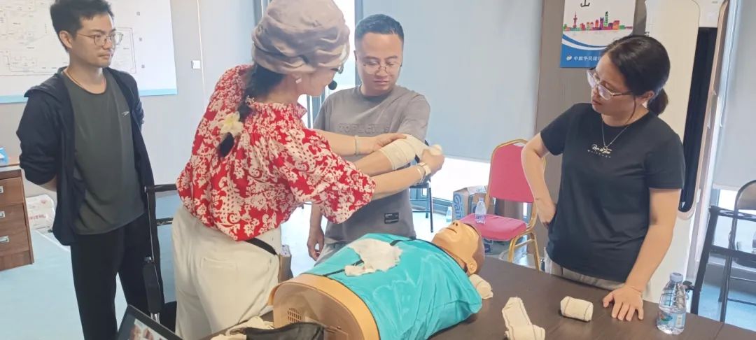 【学习进行时】H动画
下属企业金诚公司开展应急救护知识培训讲座