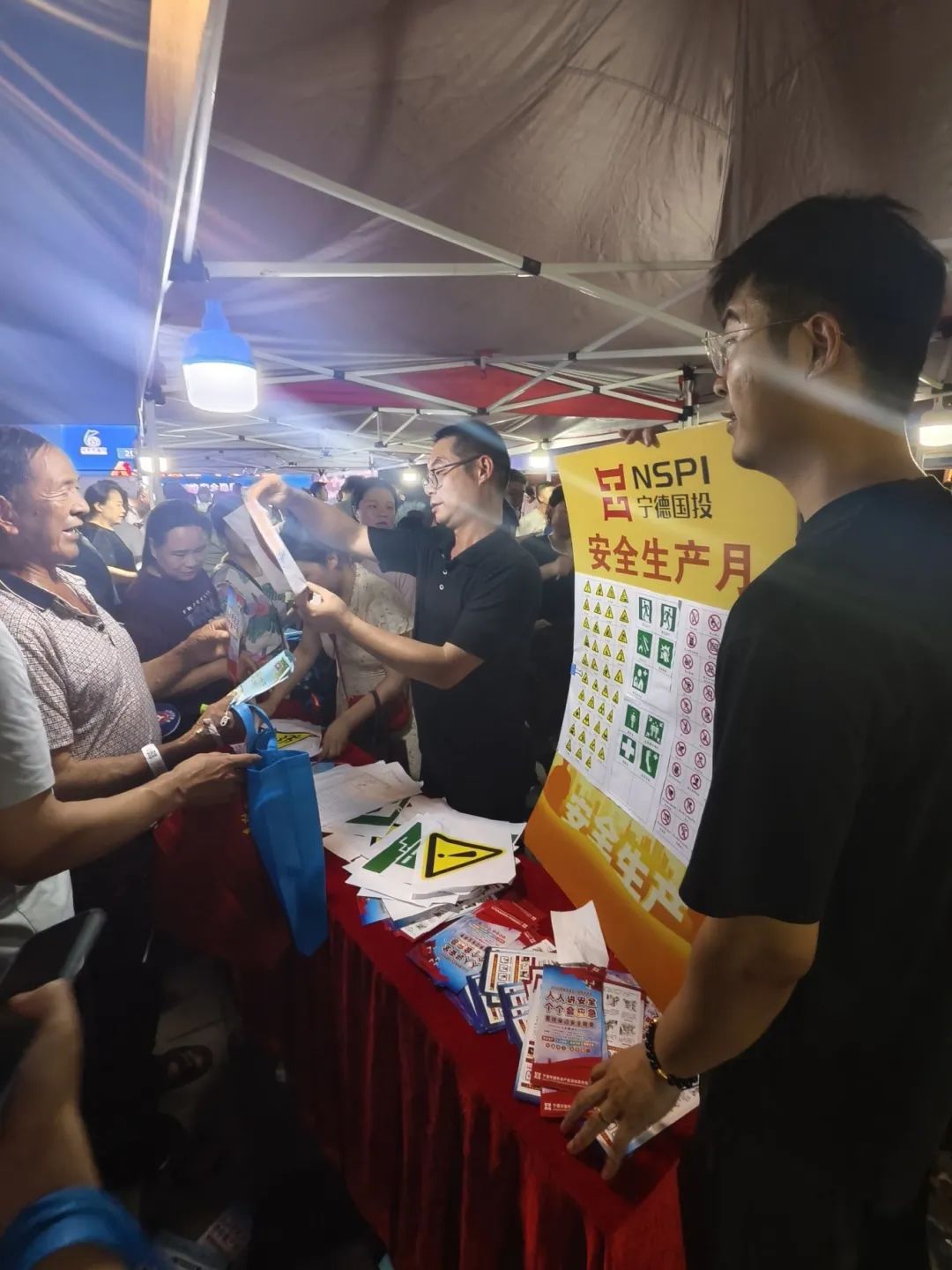 【H动画资讯
】人人讲安全、个个会应急——查找身边安全隐患 H动画
参加“安全生产月”咨询日宣传活动